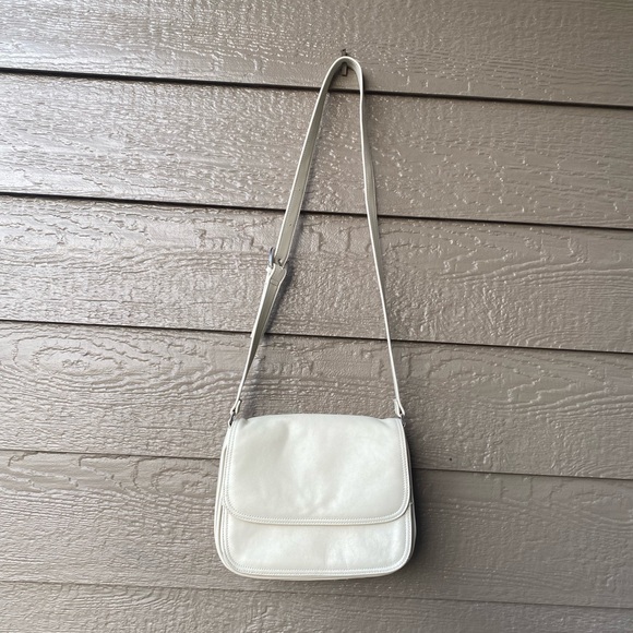 Aurielle Beige Leather Multi-Compartment Purse - Picture 2 of 16